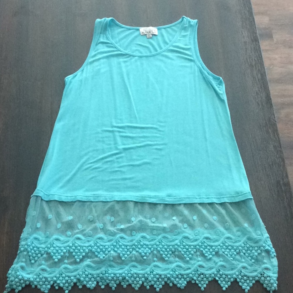 Women’s long tank top